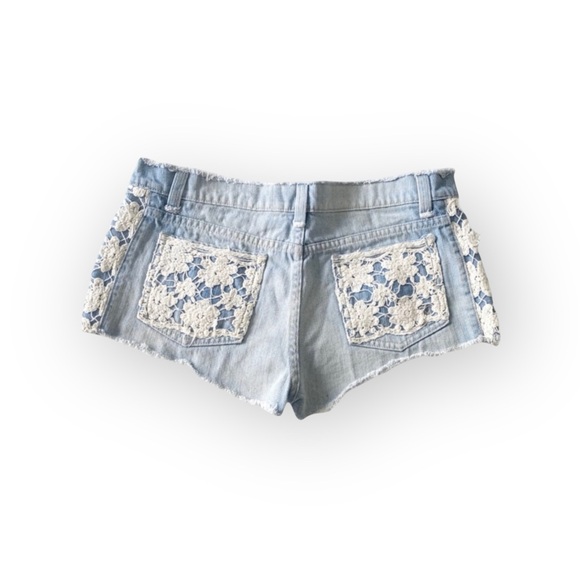 new LF Carmar ꕥ Floral Crochet Lace Cut Off Denim Shorts ꕥ White Lace Trim ꕥ 27 - Picture 11 of 15